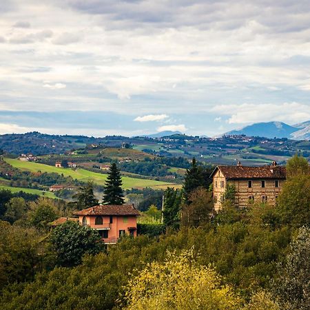 فندق Charming Barolo Wine Loft Monforte dʼAlba المظهر الخارجي الصورة