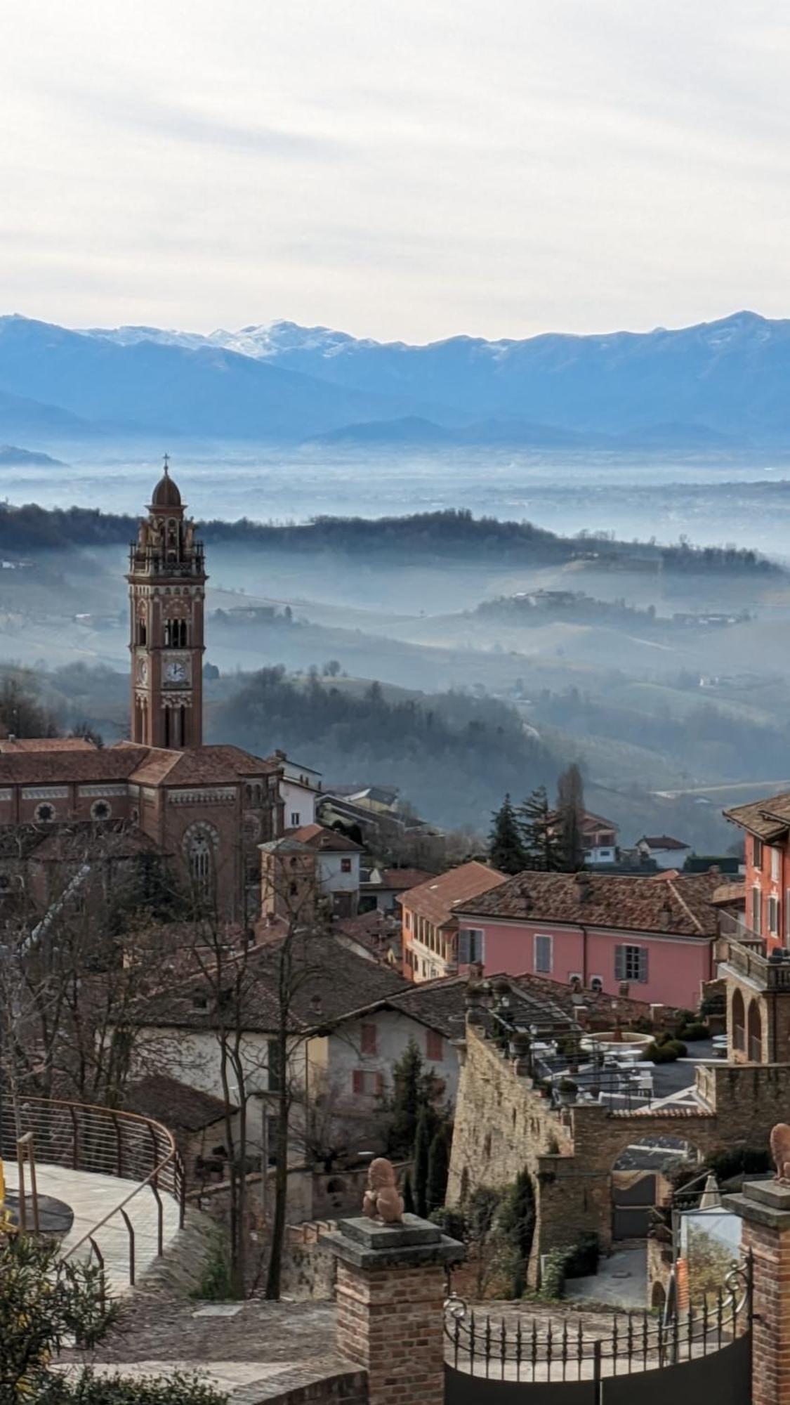 فندق Charming Barolo Wine Loft Monforte dʼAlba المظهر الخارجي الصورة