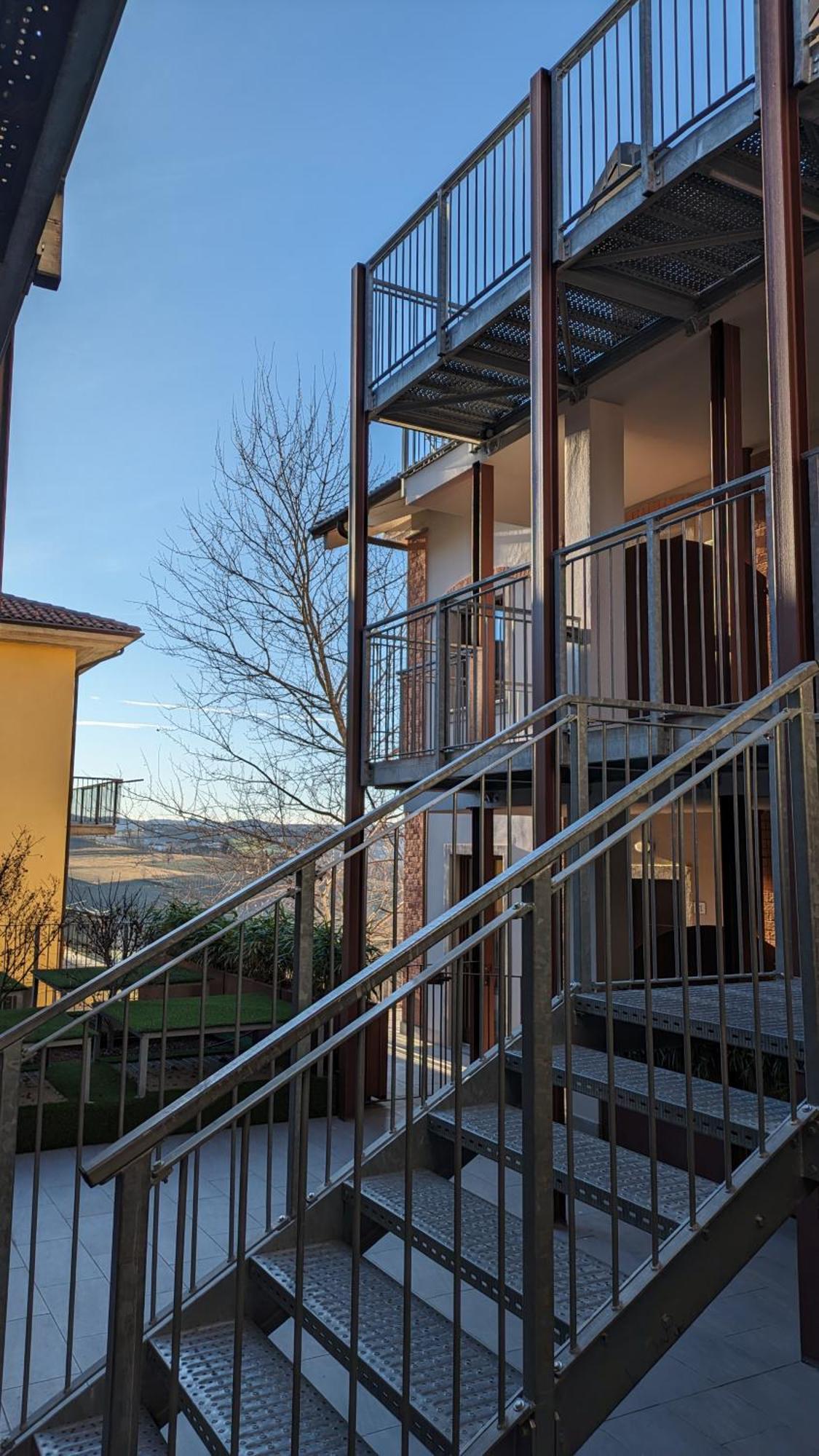 فندق Charming Barolo Wine Loft Monforte dʼAlba المظهر الخارجي الصورة