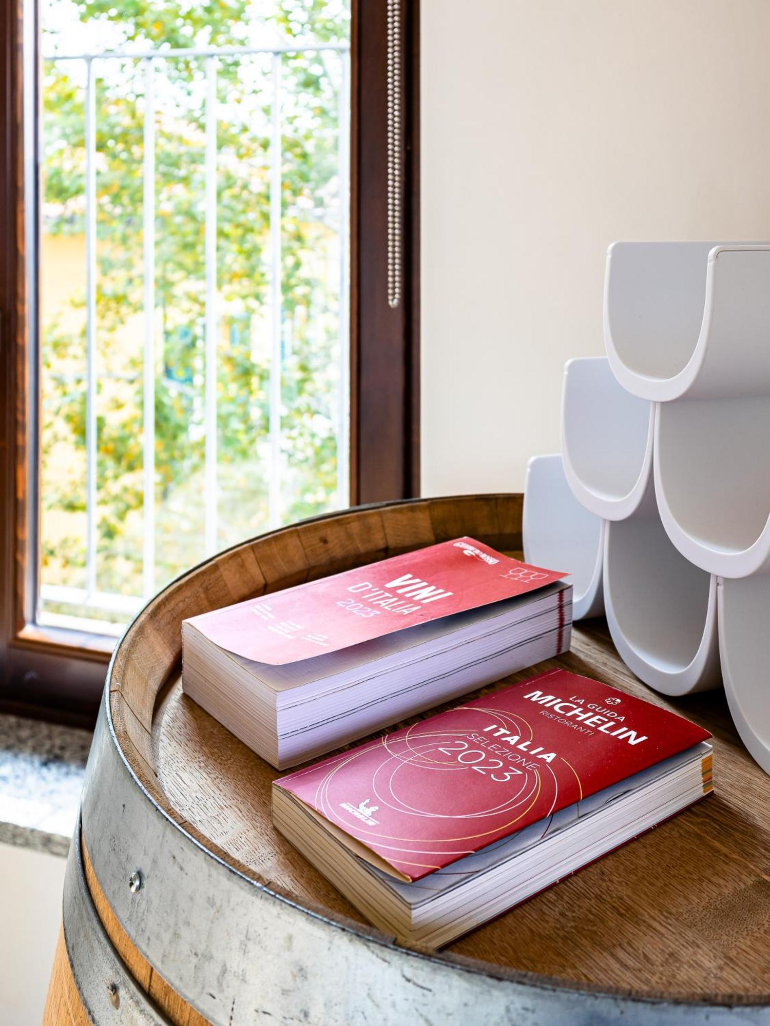 فندق Charming Barolo Wine Loft Monforte dʼAlba المظهر الخارجي الصورة